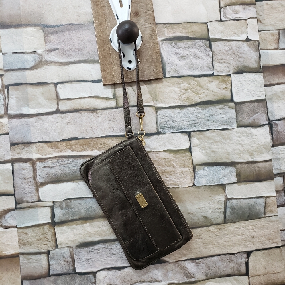 BURBERRY* Distressed leather wristlet pouch - Picture 2 of 8